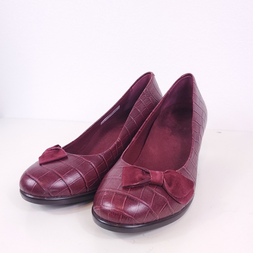 Vionic by Orthaheel Lena Merlot Crocodile Wedge Heels